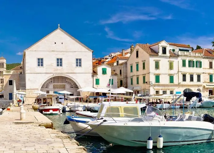 Plaza Apartment Hvar Town