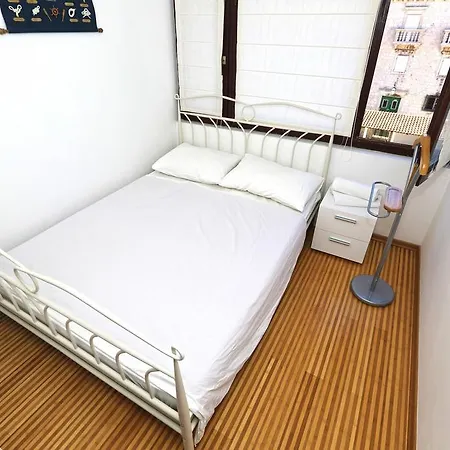 Plaza Apartment *